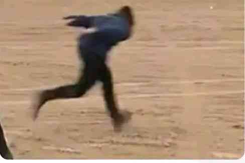 Your friends passing all your business post to the last post of a girl with big yansh | MirrorLog